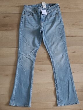 American Eagle Outfitters Light Blue Curvy Skinny Kick Leg Jeans